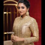 Arsha Baiju Instagram - For @vanithamagazine Photography: @sreekanth_kalarickal Costume: @beenakannancouture Jewellery: @golden_cup_fashion_jewellery Styling: @amritha_lakshmi___ @styledby_al_ Makeup: @sreegeshvasan_makeupartist Decor : @decorlabevents