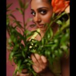 Arsha Baiju Instagram – I Love you to the moon n back❤️😚
In Frame : @arsha_baiju 
MUA : @brahma_hairandmakeup 
Styling : @stylewithandriya 
Photography :  @jiksonphotography 
Bouquet: @rose__factory 
Studio : @thehouseofloc