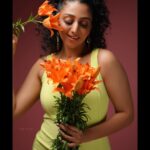 Arsha Baiju Instagram – I Love you to the moon n back❤️😚
In Frame : @arsha_baiju 
MUA : @brahma_hairandmakeup 
Styling : @stylewithandriya 
Photography :  @jiksonphotography 
Bouquet: @rose__factory 
Studio : @thehouseofloc