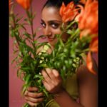 Arsha Baiju Instagram - I Love you to the moon n back❤️😚 In Frame : @arsha_baiju MUA : @brahma_hairandmakeup Styling : @stylewithandriya Photography : @jiksonphotography Bouquet: @rose__factory Studio : @thehouseofloc