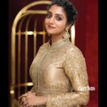 Arsha Baiju Instagram - For @vanithamagazine Photography: @sreekanth_kalarickal Costume: @beenakannancouture Jewellery: @golden_cup_fashion_jewellery Styling: @amritha_lakshmi___ @styledby_al_ Makeup: @sreegeshvasan_makeupartist Decor : @decorlabevents