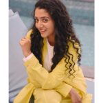 Arsha Baiju Instagram - 💛 @manoramaweekly 📸 @arun_payyadimeethal Styled by @mehaka_kalarikkal @styledby_mk_ Costume @ibr_women accessories @makeoveravenue MUA @zaarah_artistry Location @abad.hotels @abadturtlebeach @whytehouseholidays