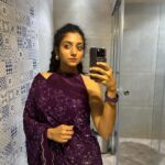 Arsha Baiju Instagram - Okay…I hate mirror selfies🥲 @styledby_mk_ @zaarah_artistry @sequinz_attire @makeoveravenue