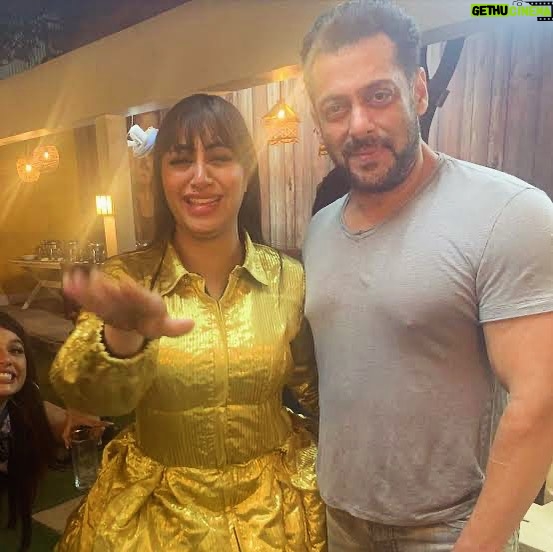 Arshi Khan Instagram - Happy birthday salman sahab aap jiyo hazaar saal and aise he evergreen rahi ye @beingsalmankhan #happybirthdaysalmankhan