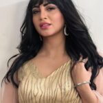 Arshi Khan Instagram – Saamne Tum ho 
Aur waqt thehar jaaye 
#Arshi #arshikhan #waqt