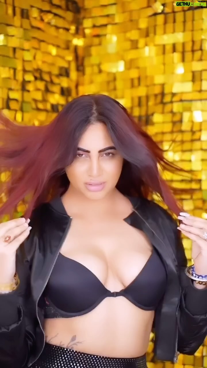 Arshi Khan Instagram - ❤️❤️❤️❤️ song #arshi #arshikhan #reels #reelsinstagram #reelitfeelit #reelsindia #reelkarofeelkaro