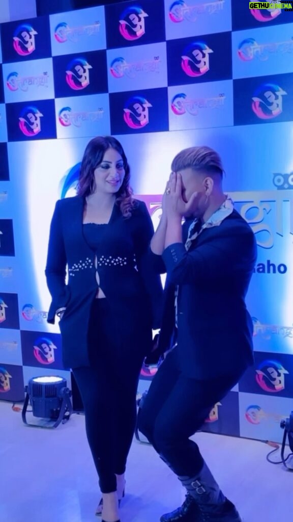 Arshi Khan Instagram - This is how I react 🙈💍 When she proposed me . Happy Propose Day @arshikofficial . #trending #happyproposeday #valentinesweek #arshikhan #eshanmasih