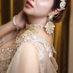 Arshi Khan Instagram - Hello 2024 ❤️❤️❤️❤️ #arshikhan #arshi #réel #reelsinstagram #reelitfeelit #reelsindia Photography @rishisingh__ Make up : @iffatmakeupartist_ Dresses: @odhniworld