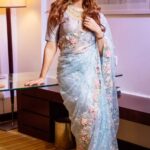 Arshi Khan Instagram - Outfit: @odhniworld Make up :Iffatmakeupartust_ Photographer @Rishisingh_