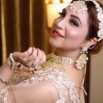 Arshi Khan Instagram - Nahi sun rahi 🙈🙈🙈🙈 Photography : @rishisingh__ #arshi #arshikhan #reelsinstagram #reelitfeelit #reelsvideo #reelsindia