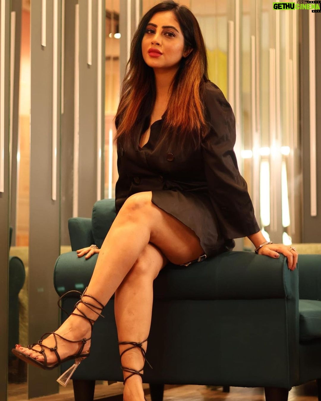 Arshi Khan Instagram - Attitude is a choice……. #arshi #arshikhan #mood #happiness