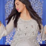 Arshi Khan Instagram - IDHAR AAO 🤣 #arshi #arshikhanofficial #arshikhan #reelsvideo #reelitfeelit #reelsindia