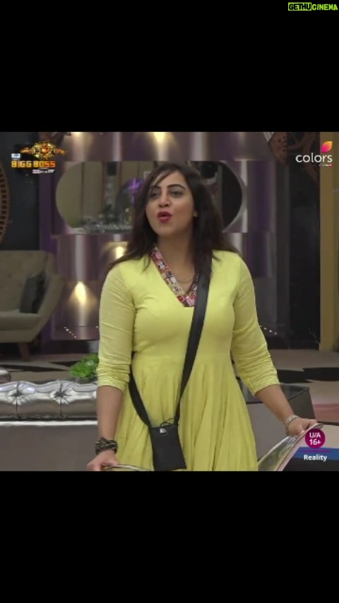 Arshi Khan Instagram - #BlastFromThePast Sirf dil aur dum nahi, dimaag ka bhi karna hoga istemaal to make this khel mazedaar. 😎👁️ Dekhiye #BiggBoss17, 2 din baad 15th Oct se Mon-Fri 10PM & Sat-Sun 9PM sirf #Colors aur @officialjiocinema par. #BB17 #BiggBoss @Beingsalmankhan @rubinadilaik @arshikofficial