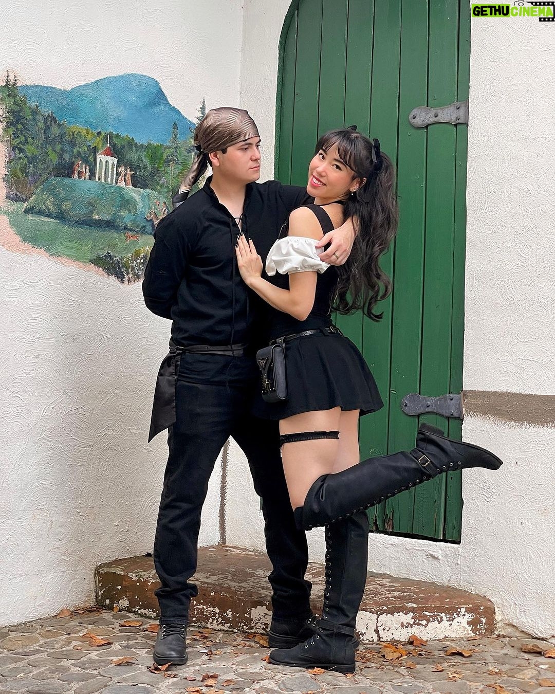 Artemis Instagram - Happy Halloween, matey 🏴☠️