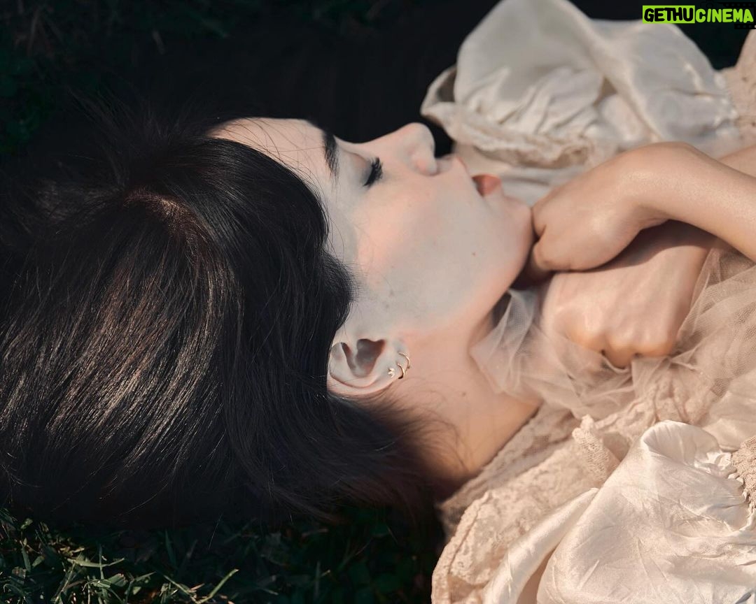 Artemis Instagram - Thinly veiled 🕊️ Photographer: @marybelphotography