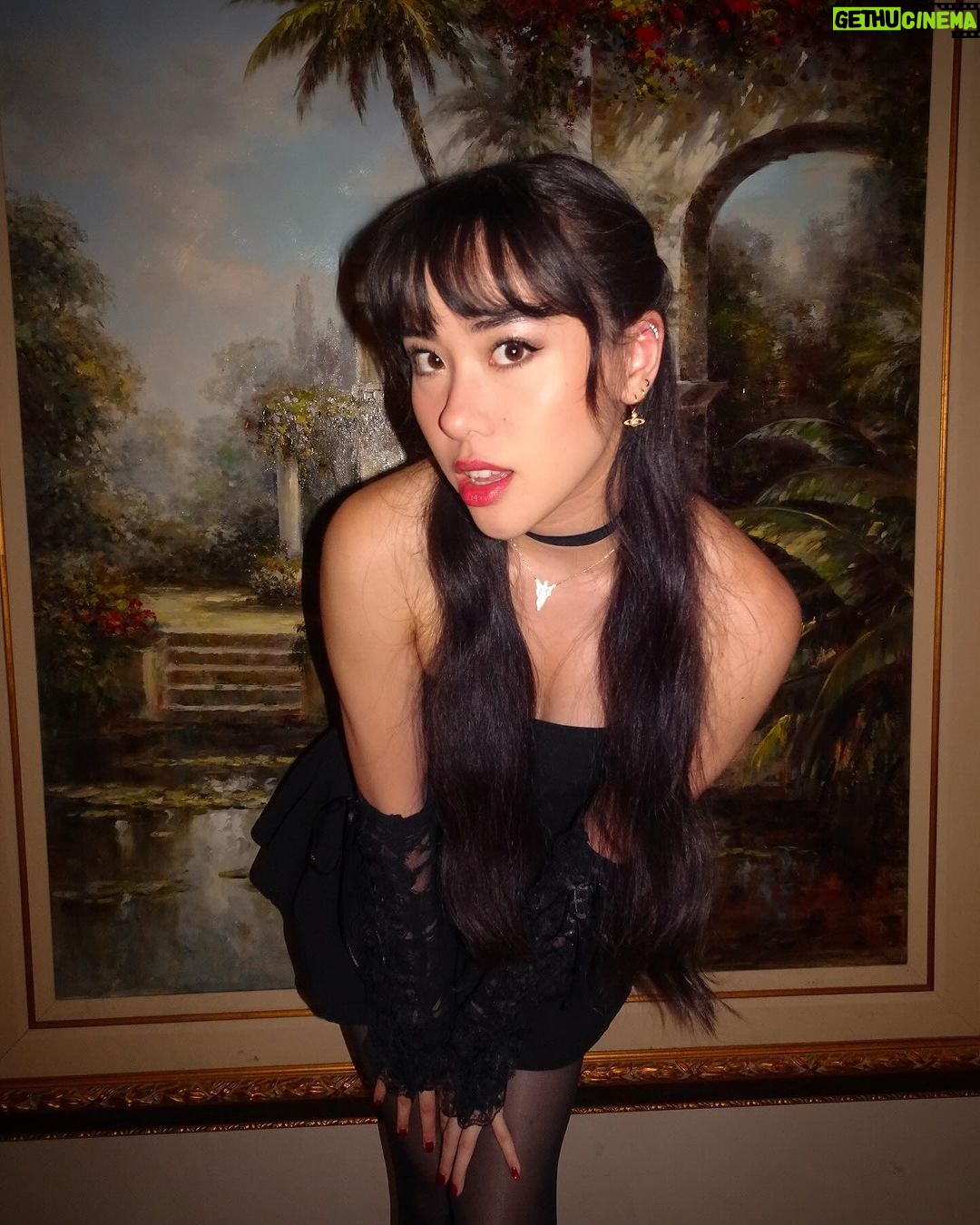 Artemis Instagram - happy new year, my loves 🥂🖤✨