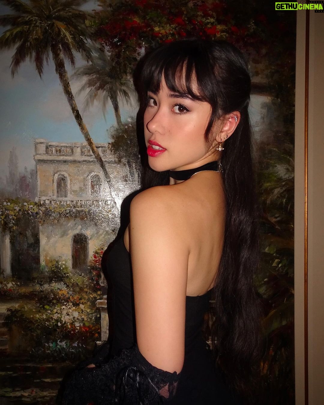 Artemis Instagram - happy new year, my loves 🥂🖤✨