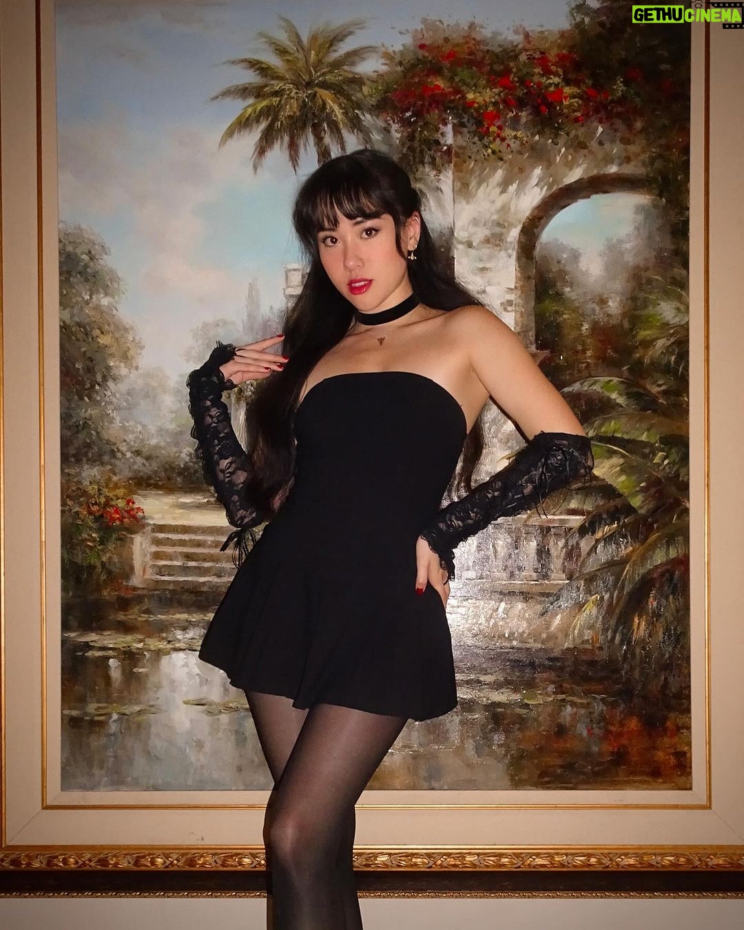 Artemis Instagram - happy new year, my loves 🥂🖤✨