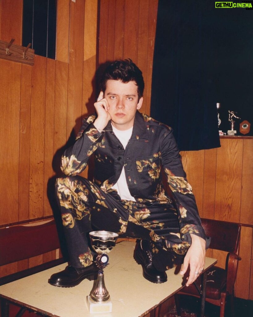 Asa Butterfield Instagram - Snaps for @eveningstandardmagazine Photography by @tung_walsh Styling by @jessicaskeetecross Interview by @jimfamished Grooming by @ewtmakeup