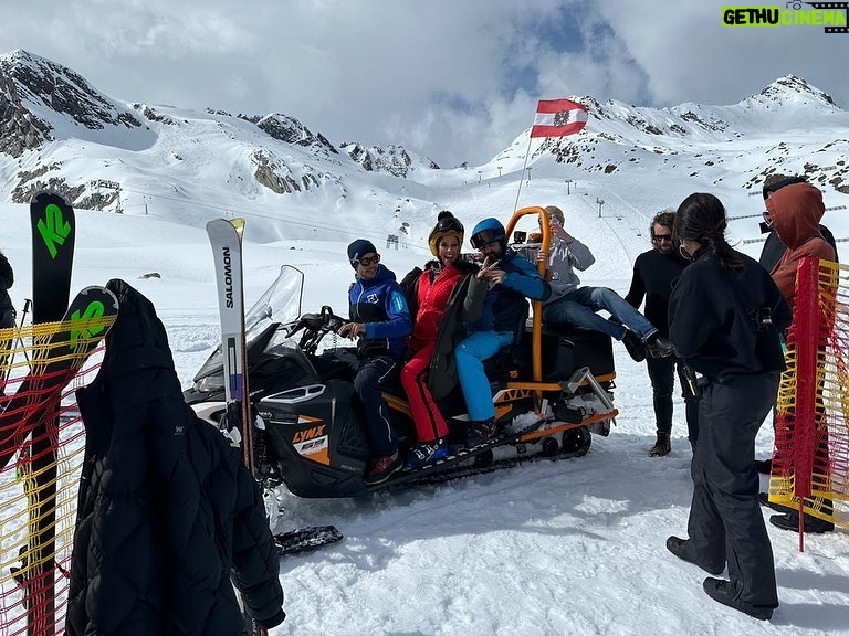 Asa Butterfield Instagram - Your Christmas or Mine 2, yes 2! Is out today on @primevideouk we all had way too much fun making it so I hope you all enjoy🎄 Sölden, Austria