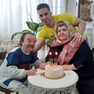 Asadollah Yekta Instagram - #دلبرم
برای شکر این روز پیشونیَم به خاکه...
میلادت مبارک همسرم🍃♥️