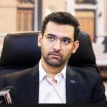 Asadollah Yekta Instagram – @azarijahromi
سلام جناب وزیر
شاید من کوچک تر از آن باشم که شما مرا بشناسید من اسدالله یکتا هستم یکی از مردم این کشور که اندازه خودش برای هنر کشور زحمت کشیده…
خواستم از شما خواهش کنم در صورت امکان دستورات لازم را برای عدم قطع تلفن های همراه به علت بدهی در این دوره امر به مبذول فرمایید خیلی از مادران و فرزندان دلخوشی شان به همین صداها است نگذارید در این هجران دیدار صدا را هم از این مردم بگیرند🌹🙏🏻
از تمام زحماتی که تا به اینجا برای این مردم کشیده ای ممنونم و شما تنها عزیزی هستی که میشود با او صحبت کرد و در سن هفتاد سالگی برای آرامش بیشتر مردمم هر مکانی برای هر خواهشی باید قدم بزارم آماده ام…
تلفن من اعتباری است و فقط برای مردم این را بیان میکنم Tehran, Iran