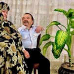 Asadollah Yekta Instagram – #
مادرم همیشه میگفت اون چیزی که زن و نگه میداره وفاداریه!
دهه ی پنجاه سه طبقه خونه داشتم توی جاده قدیم شمرون(خیابان شریعتی)…
غروب که میشد تو بالکن ساختمان سایه روشن رو نگاه میکردم و به خودم کلی افتخار میکردم…
به شیرینی دستمزد هفده هزار تومنی سال چهل و چهار…
به دعوت شخص های اول کشور به تقدیر ها به سر در های سینماهای لاله زار…
به پول هایی که مادرم میگفت خیلی خطر داره که توی خونه هست…
تا اینارو تو فکرم مرور میکردم دیگه شب شده بود.
یه روز صبح از خواب بیدار شدم یه شارلاتان به نام حسنی با یه شراکت اشتباه همه رو با خودش برد و رفت.
به معنای واقعی هیچ چیزی نداشتم جز همسر و بچه هام از اون روز نزدیک چهل سال گذشته و مادرم نیست که دست هایش رو ببوسم بابت چیزی که به من آموخت تا عشق را تا همیشه کنارم نگهدارد…
شاید من دیگه هرچقدر هم تلاش کنم هیچوقت نتونم ببرمت طهرون خودمون زندگی کنی و باز از بالکن چیزهای قشنگ نشونت بدم شاید پای اون قول سال پنجاه و نه که گفتم برت میگردونم نشد بمونم و این واسمون یه رویا شد ، ولی همیشه وفادارت میمونم…♥️
دوست دارت🌹
پای نوشت: اون چیزی که زندگی رو نگه میداره وفاداریه ، اینو یادتون بمونه.