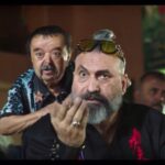 Asadollah Yekta Instagram – #اسدالله_یکتا 
حالم این روزهای ما هم حال اون سامورایه که پونزده نفرو حریفه ولی شونزده نفر ریختن سرش زدنش ، کرونا ، سیل ، هواپیما ، زلزله…
‌پ.ن : سامورایی در برلین کارگردان نادری