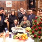 Asadollah Yekta Instagram – #اسدالله_یکتا
جشن تولد هفتاد و سه سالگی…
ممنونم کتایون ریاحی، ممنونم سالار عقیلی ، ممنون کیانوش گرامی ، ممنونم امیر محمد متقیان ، ممنونم بهرنگ علوی ، ممنونم مسعود صابری ، ممنون احمد ایراندوست ، ممنون حاج محسن نظری ، ممنونم نوید اسماعیلی ، ممنونم حسن توکل نیا و ممنونم دکتر امیر علی نعمت الهی برای این لحظه ی زیبا…
تشکر میکنم امیر جان قلعه نویی و ممنون از محبتت هستم حاج رضا فردوس عزیز برای کار بزرگت باشد که عمری باشد که جبران کنم …
عکس:شاداب وثوقی
@katayounriahiofficial7
@salaraghili15
@amirmohamadmotaghian
@dr_masoudsaberi
@ahmadirandoost1350
@kianoosh_gerami
@mohsen.nazarii110
@nematollahi_lawyer
@amirghalenoei
@sir.hami
@behrangalavi_official
@simorgh_allborzz