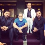 Asadollah Yekta Instagram – #اسدالله_یکتا
لطفا برای سلامتی و بهبود آقای یکتا دعا کنید
الان که شما این عکس رو میبینید من از اتاق عمل آمدم بیرون و هفت عمل جراحی روی چشمم انجام شده و چشمانم بسته است ، ساعت یازده صبح است تمام وجودم عشق شما و کمی استرس عمل است…
ممنون از دکتر زبیحی فرد عزیزم برای زحماتش انشالله زود چشمانم باز شود و باهاتون مستقیم صحبت کنم…
دلم نیامد عکسی از خودم در این اوضاع برایتان بزارم و ناراحتتان کنم…
امیدوارم بعد از عمل زود بتوانم به عزیزانم بگویم این مطلب را برای شما بفرستند
( منتشر شده به دستور پدر توسط امیر یکتا)
