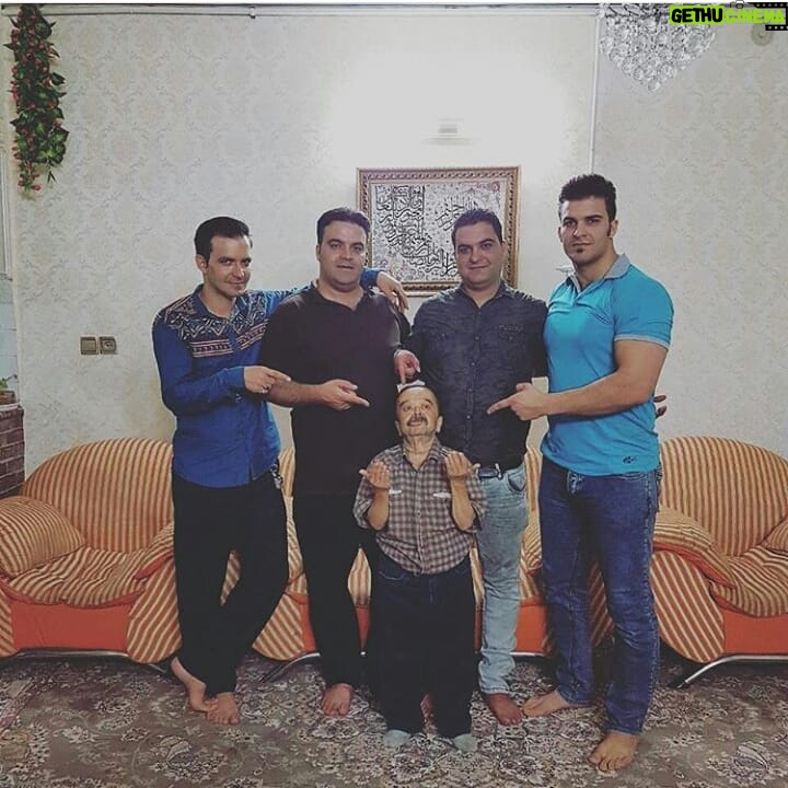 Asadollah Yekta Instagram - #پسرام دست گل های بابا به ترتیب سن وایسادن... اکبر یکتا ، احمد یکتا ، امیر یکتا ، محمد یکتا... خدایا شکرت
