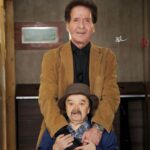 Asadollah Yekta Instagram - @asadolahyekta بعد از چهار ماه صفحه ام برگشت… رسیدنی شیرین مثل روزهای برگشتن ابوالفضل پور عرب به سینما… دوری ای تلخ مثل دور بود بهروز وثوقی از سینما؛به امید آمدنش… دلم برایتان لک زده بود. تصویری از اکران مردمی فیلم سینمایی چند میگیری گریه کنی ۲ تقدیم نگاه تان دوست دارتان اسدالله یکتا