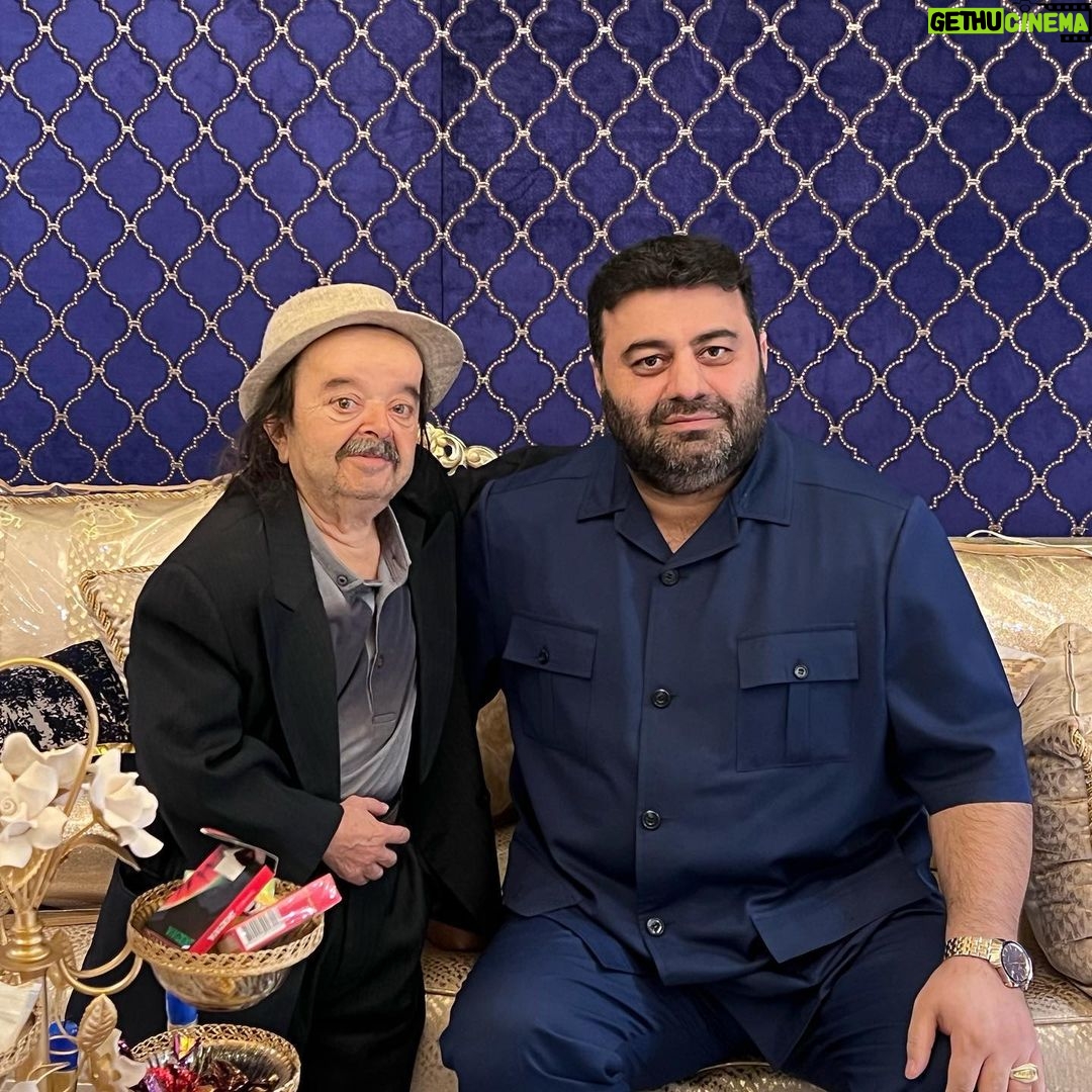Asadollah Yekta Instagram - #اسدالله_یکتا ازتون میخوام لحظه تحویل سال من رو خیلی دعا کنید… کوچیکتون اسدالله یکتا. در کنار حاج رضا جان