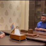 Asadollah Yekta Instagram - ‎#اسدالله_یکتا بنویسید منزل اسدالله یکتا از ورامین به محله اختیاریه تهران رفت… ازتون میخوام دعای خیر کنید برای رضا فردوس عزیز یاور بسیاری از مردم بی پناه کشور که بعد از بیست و چند سال من را به دوران جوانی ام برگرداند از تمام شما مردم با معرفت که صدای منِ بی صدا بودید ممنونم.