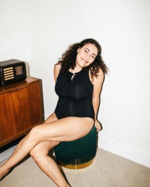 Ash London Instagram - There are lots of reasons I’m obsessed with my new @andieswim one piece…But swipe across for the number one reason! Boob access for the Bud! 

I’m officially 6 months post partum and I never thought I’d have the confidence to whack a photo of this new body of mine in a swimsuit on the internet…but I genuinely feel great in this. Woohoo! 

Use code ASH15 for 15% off ❤️❤️❤️❤️❤️

#ad