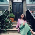 Ash London Instagram - Channeling my inner @sarahjessicaparker at #Carriesstoop … yes I even wore HEELS!! Celebrating ‘And Just Like That’ (our new Thursday night ritual on @binge…yes even Adrian) I’m SOOOOO HAPPY my girls are back! If you live in Sydney head in to Pitt st mall and have your own Carrie moment xoxo #ad