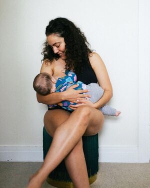 Ash London Instagram - There are lots of reasons I’m obsessed with my new @andieswim one piece…But swipe across for the number one reason! Boob access for the Bud! 

I’m officially 6 months post partum and I never thought I’d have the confidence to whack a photo of this new body of mine in a swimsuit on the internet…but I genuinely feel great in this. Woohoo! 

Use code ASH15 for 15% off ❤️❤️❤️❤️❤️

#ad