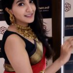 Ashika Yash Instagram - Aadi in Adayalam upto 50-50 offer Mahalaxmi Gold And diamond Merchants in thiruvanmaiyur @mahalaxmiadyar It’s a 100% HUID Store known for its lowest wastage in Chennai Exclusive Heritage jewellery collection Call at +91 9884169163 Btw I know you all are wondering how beautiful this saree is 🥰 the saree is from @stylishe.world ✨ #aadi #aadioffer #offer #jewelry #gold #reelsinstagram #trending #sales #business #entrepreneur #collection #chennai #adyar #hariteck #ashikayash Mahalaxmi Gold and Diamond Merchants
