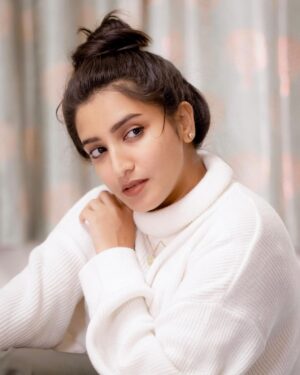 Ashika Yash Instagram - 🍂Never apologize to others for their misunderstanding or misinterpretation of who you are.
You deserve to be your authentic self, unapologetically.🤎
.
.
.
📸: @shutterx__ 
.
.
#photoshoot #modeling #cosy #shoot #love #peace #hariteck #ashikayash