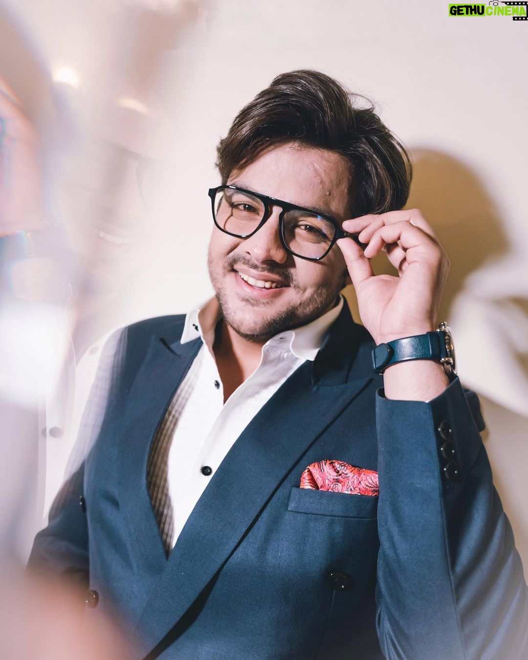 Ashish Chanchlani Instagram - Bhaade ka suit 💙 Designed by : @henna.akhtar 📷 by : @jalajmehta