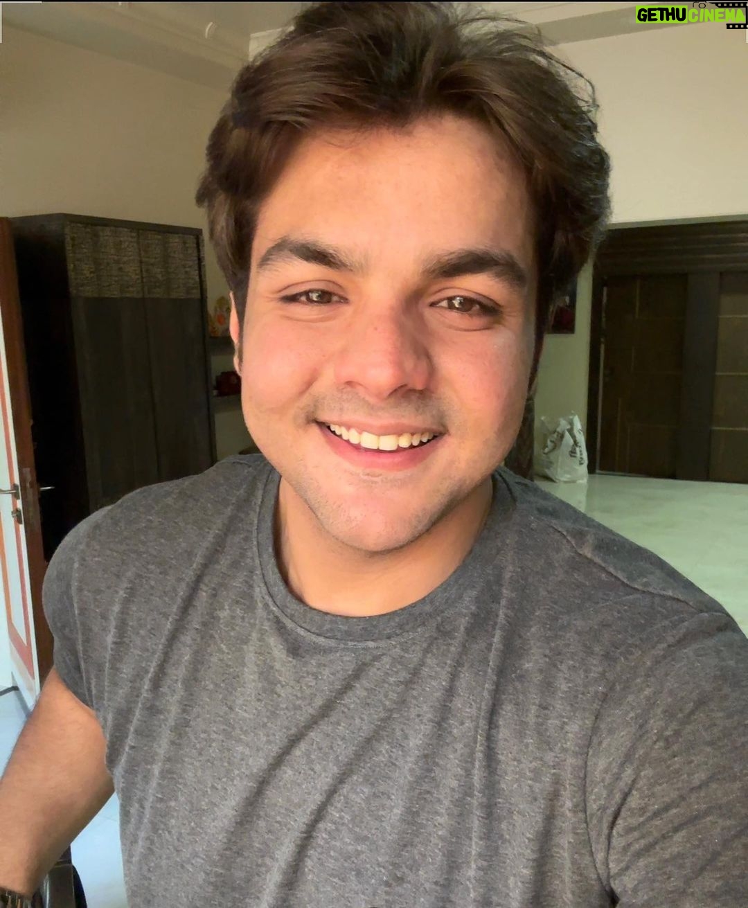 Ashish Chanchlani Instagram - Haan kisko purana ashish chahiye tha?