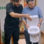 Ashish Chanchlani Instagram – Main aa gaya hu @playground_global @amazonminitv apne ̶s̶i̶n̶k̶ ̶ commod ke saath😈

Time to flush @carryminati @triggeredinsaan @scoutop and @elonmusk 🚽

#LetThatSinkIn😉

#PlaygroundReturns #YouAreFlushed #PlaygroundOnAmazonminiTV