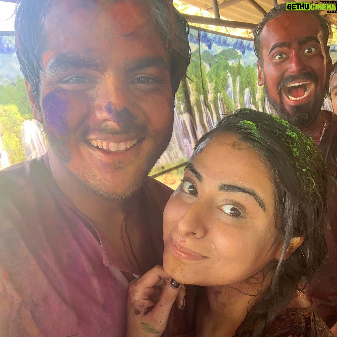 Ashish Chanchlani Instagram - Hi @missmcblush Dekh tu behen hai meri and hum hamesha lafda karte hai aur aaj tera birthday hai islie yaha ek bahut hi clićhe caption daalne ka mann kar raha hai But nai daalunga I love you bas utna kaafi hai (Haan bas ab sar pe mat chadna)