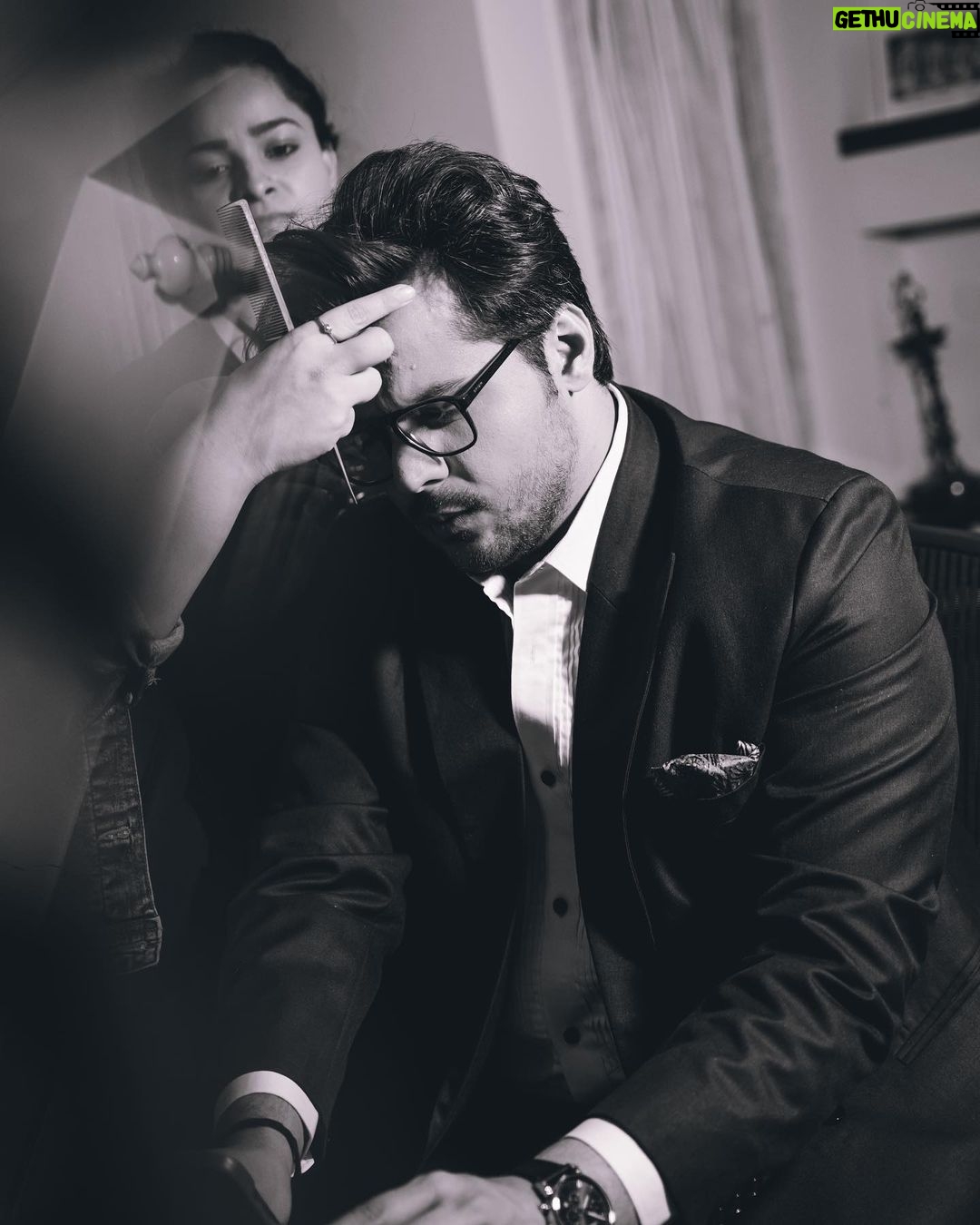 Ashish Chanchlani Instagram - Bhaade ka suit 💙 Designed by : @henna.akhtar 📷 by : @jalajmehta