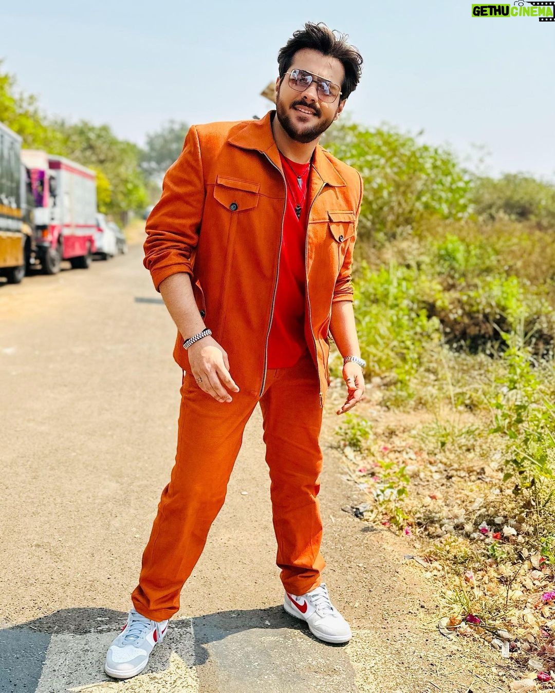 Ashish Chanchlani Instagram - 🍊🦊🍁💥 Kuch samja nahi toh yehi caption daal diya Designed by @henna.akhtar Madh Island