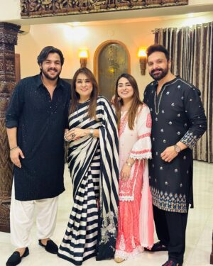 Ashish Chanchlani Instagram - Wishing you all a very Happy Diwali from the entire Chanchlani and ACV clan🥰