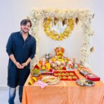 Ashish Chanchlani Instagram - Ever since i was born, i have always believed you have been with me Be it my personal life or my career i have always felt you holding my hand and guiding me My manifestation powers have just your magic bappa I know it you are reading this You are here and i already feel emotional cause you are gonna leave me. Thank you for everything always bappa No complaints to you i am just thankful to you for everything❤️ Ulhasnagar