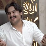 Ashish Chanchlani Instagram - How many of you loved this scene?🤣🤣🤣 Gupt gyaan ki yaad aa gayi na? Go and watch the full video exclusively on @amazonminitv Link in description #AcvInParallelUniverse