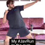 Ashish Chanchlani Instagram - Kal monday aa raha hai Ye lo zindagi ka thoda motivation deta hu 😎 Meri tarah utho gym ke lie ready ho saalo. Meri tarah aap bhi apna #JavRun challenge ka form dikhao. Open your YouTube app and participate in the challenge only on #YouTubeShorts. Jao jao jaldi, Shorts banao. @YouTubeIndia @neeraj____chopra
