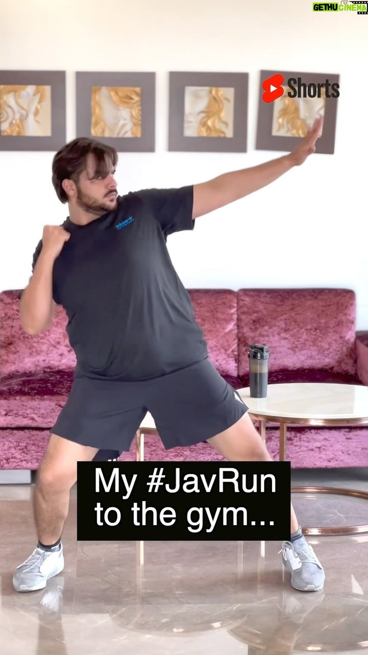 Ashish Chanchlani Instagram - Kal monday aa raha hai Ye lo zindagi ka thoda motivation deta hu π Meri tarah utho gym ke lie ready ho saalo. Meri tarah aap bhi apna #JavRun challenge ka form dikhao. Open your YouTube app and participate in the challenge only on #YouTubeShorts. Jao jao jaldi, Shorts banao. @YouTubeIndia @neeraj____chopra